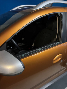 Eingeschlagene Autoscheibe